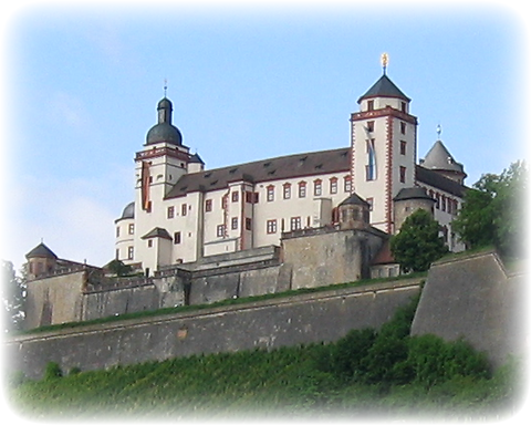 Klassentreffen-Seite (Bild: Festung Marienberg, Würzburg, Deutschland, Juni 2009)